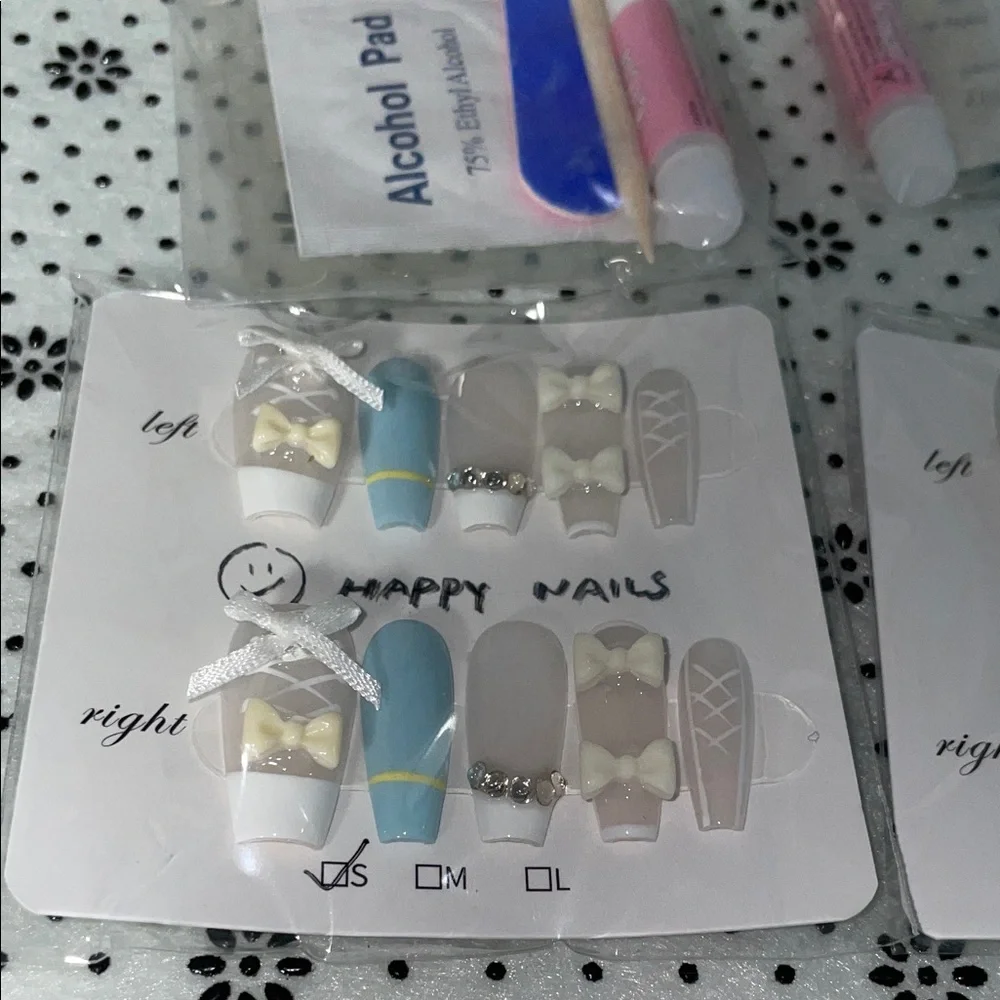 Assorted Press-On Nail Set - Picture 2 of 4